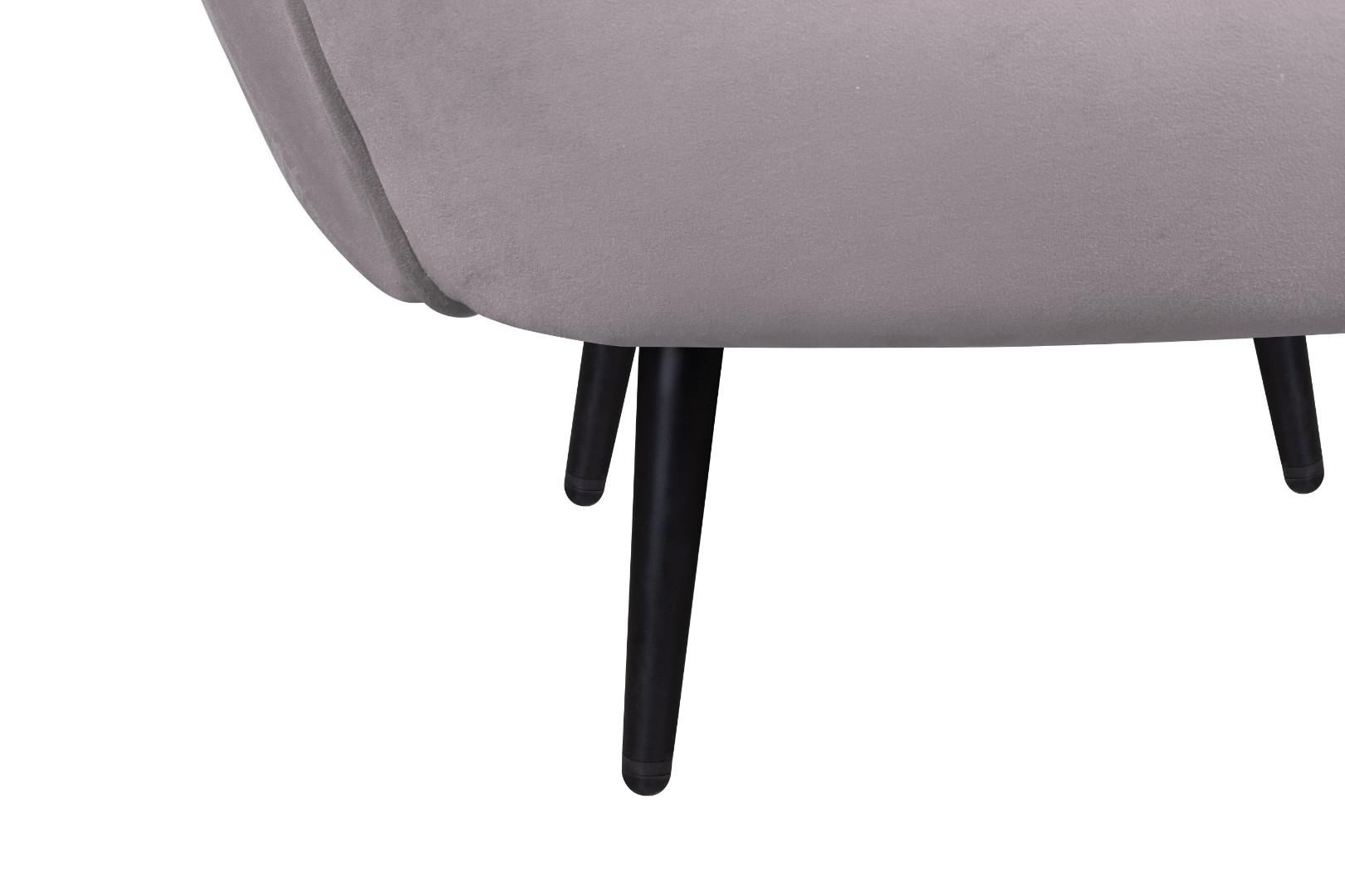 Мягкое кресло Benee Grey на черных ножках в интерьере