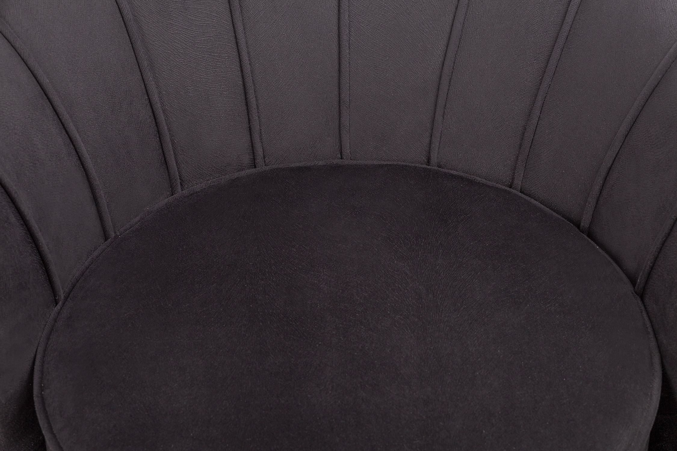 Низкое кресло ракушка Pearl Black в интерьере в Москве Низкое кресло ракушка Pearl Black в интерьере