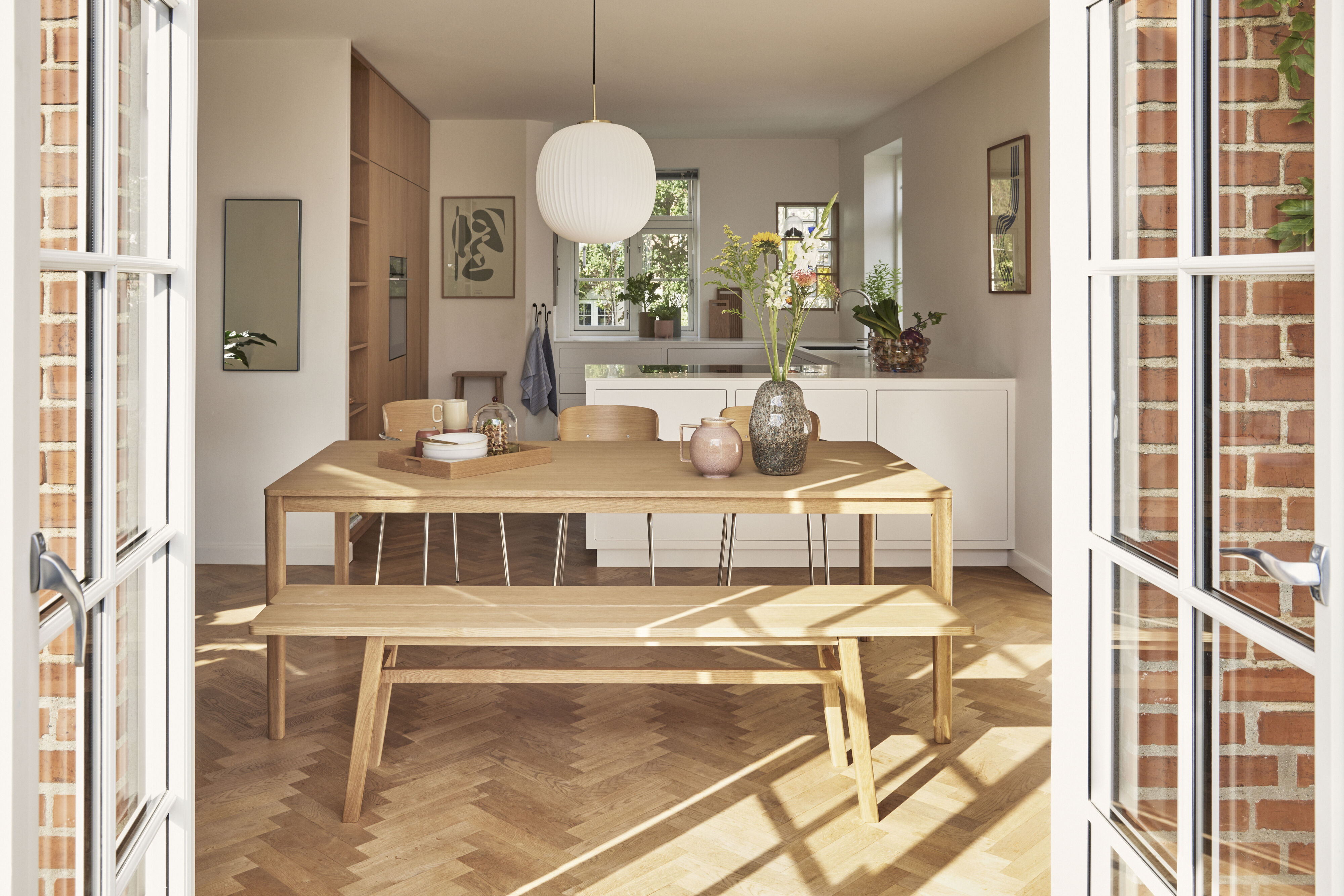 фото СКАМЬЯ HUBSCH ИЗ ДУБА в интерьере