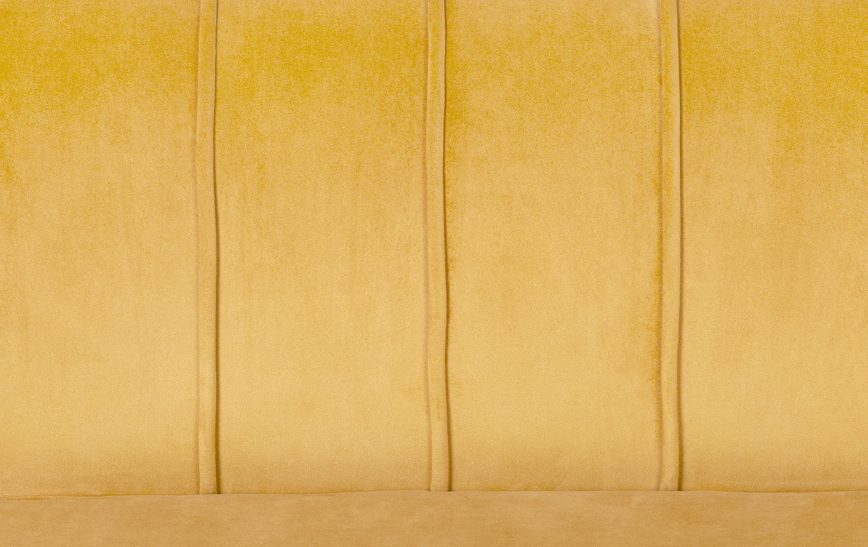 Дизайнерский диван Pearl Double Yellow на черных ножках в интерьере