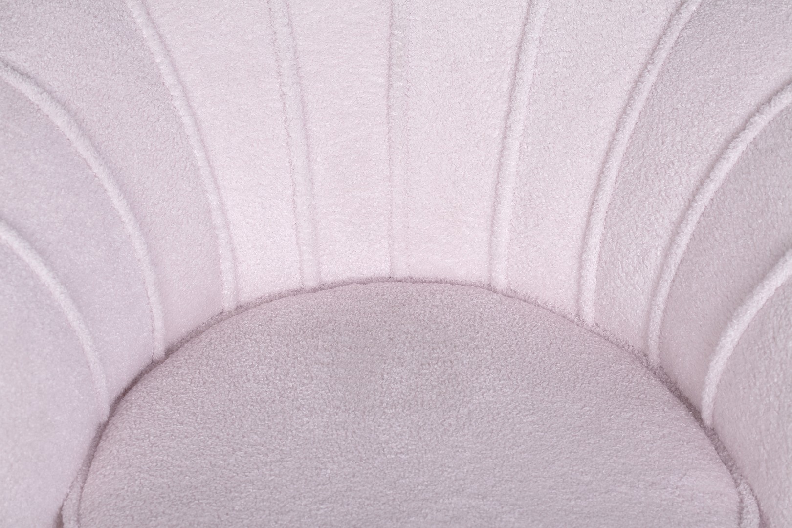 Низкое кресло Pearl Pink Boucle в интерьере