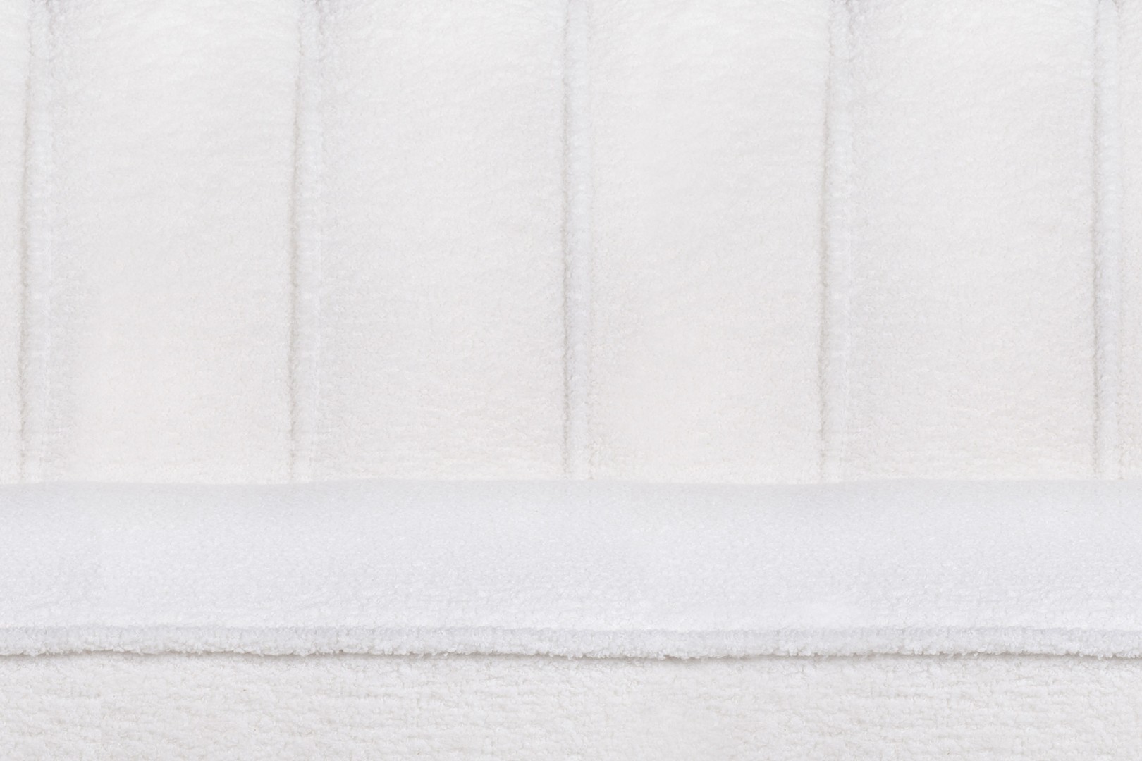 фото Двухместный диван Pearl Double Boucle на черных ножках