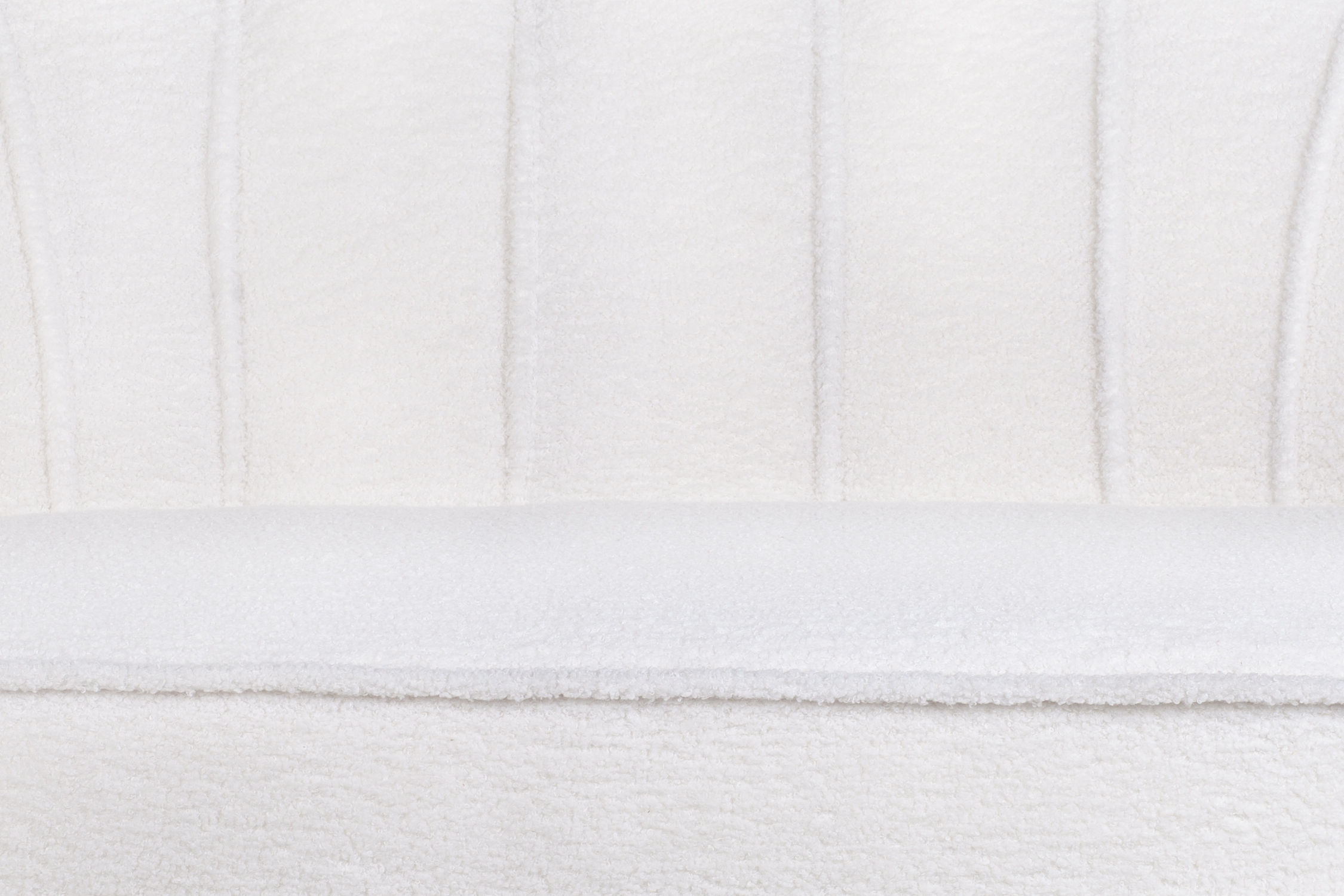 Дизайнерский двухместный диван Pearl Double Boucle в интерьере