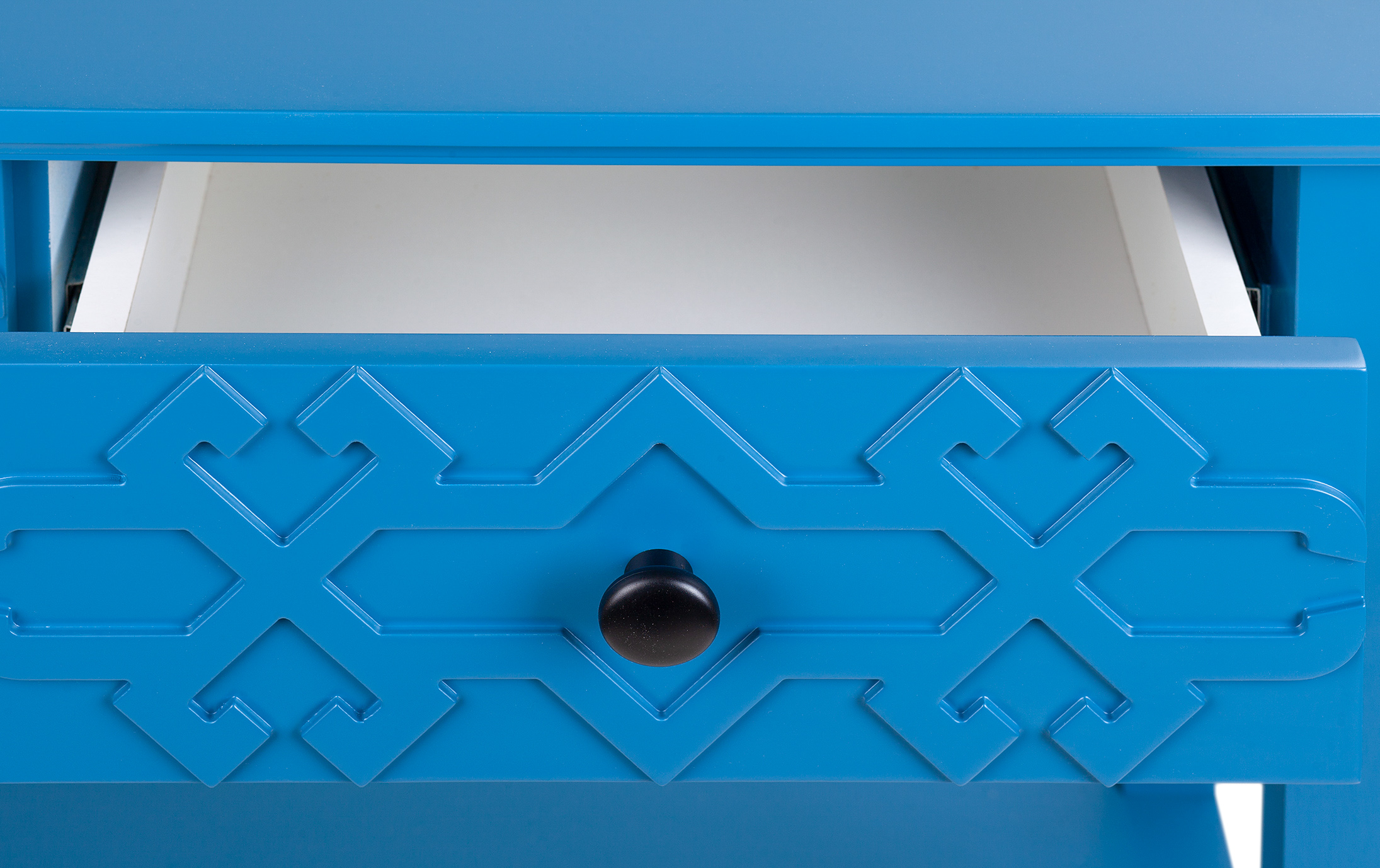 Дизайнерская консоль Friz Bright Blue в интерьере