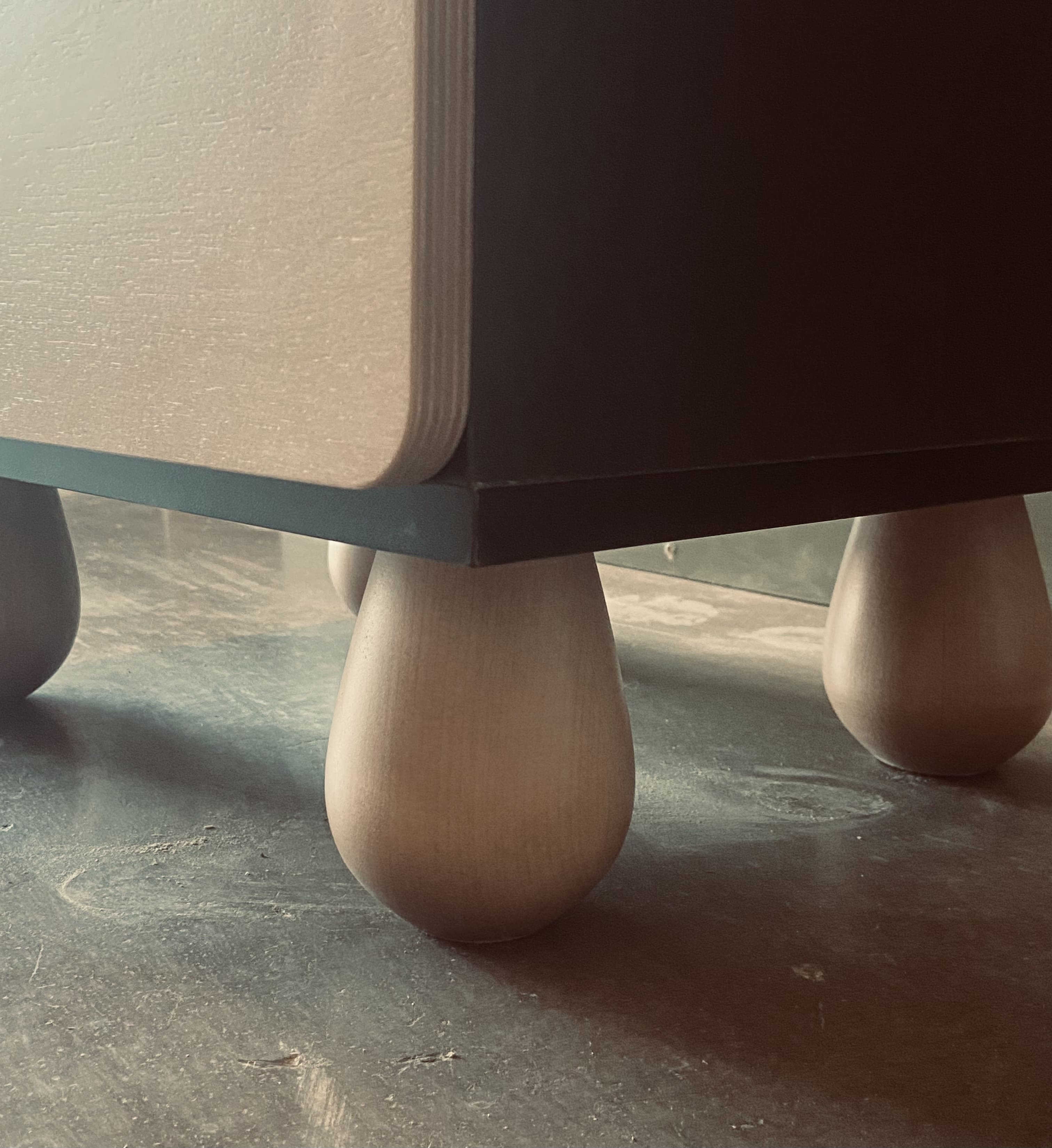 фото Комод с двумя дверками и ящиком "Сплит (Split)" SP03 в интерьере