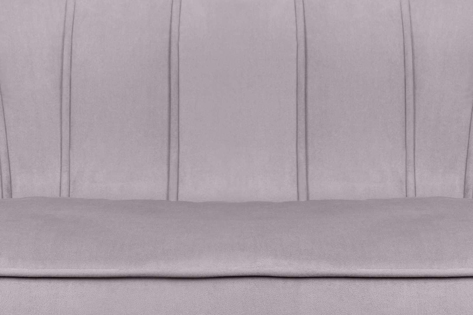 Дизайнерский диван для гостиниц Pearl Triple Grey на черных ножках в интерьере