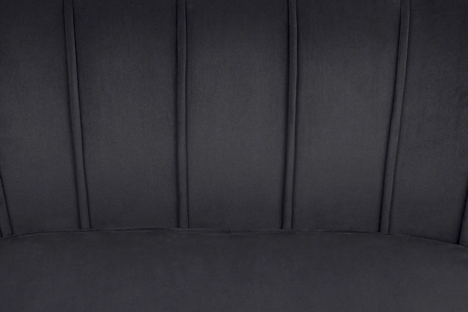 Дизайнерский диван Pearl Double Black на черных ножках в интерьере