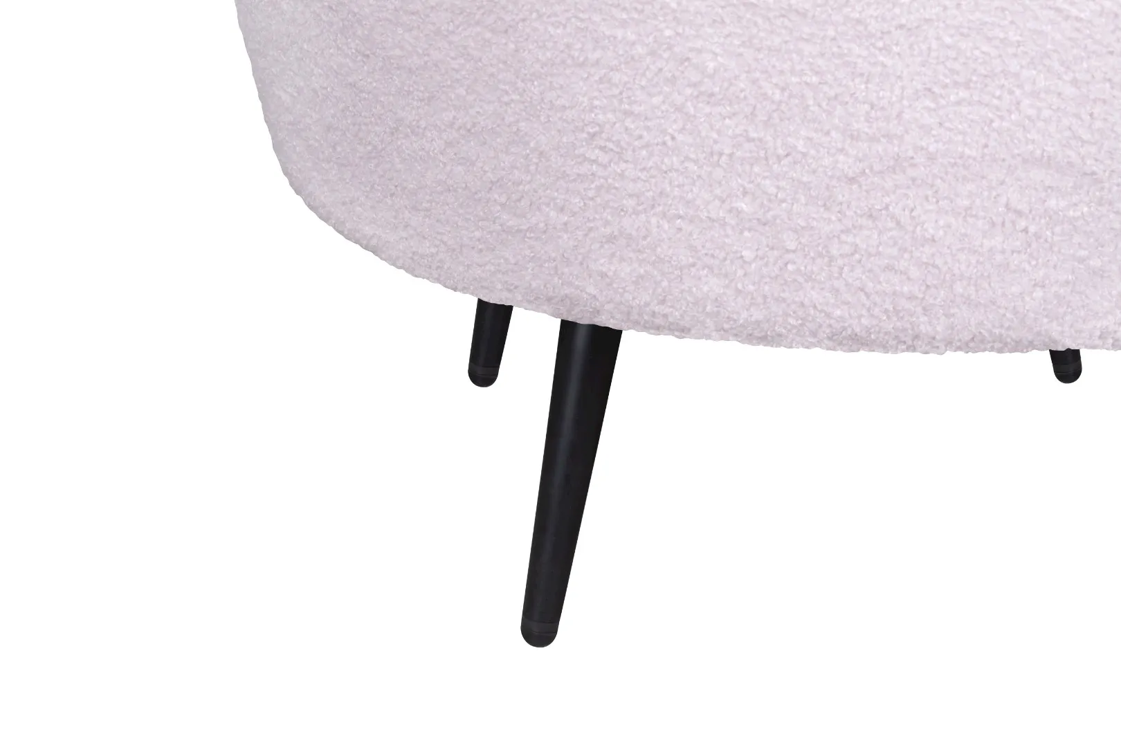 фото Низкое кресло ракушка Pearl Pink Boucle на черных ножках в интерьере в Москве фото Низкое кресло ракушка Pearl Pink Boucle на черных ножках в интерьере
