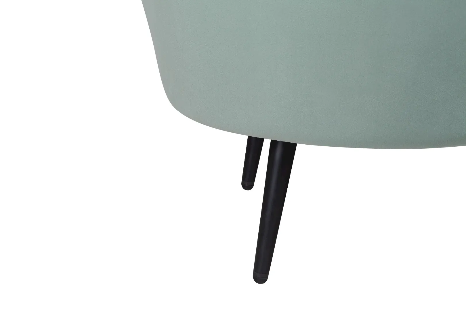 Низкое кресло ракушка Pearl Green на черных ножках в интерьере