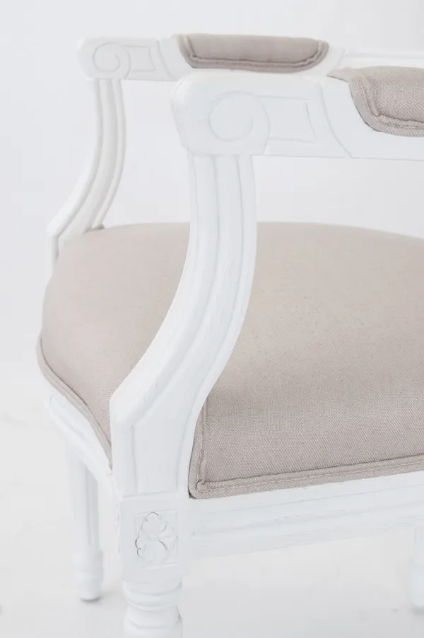 фото Мягкий стул с подлокотниками Diella Beige