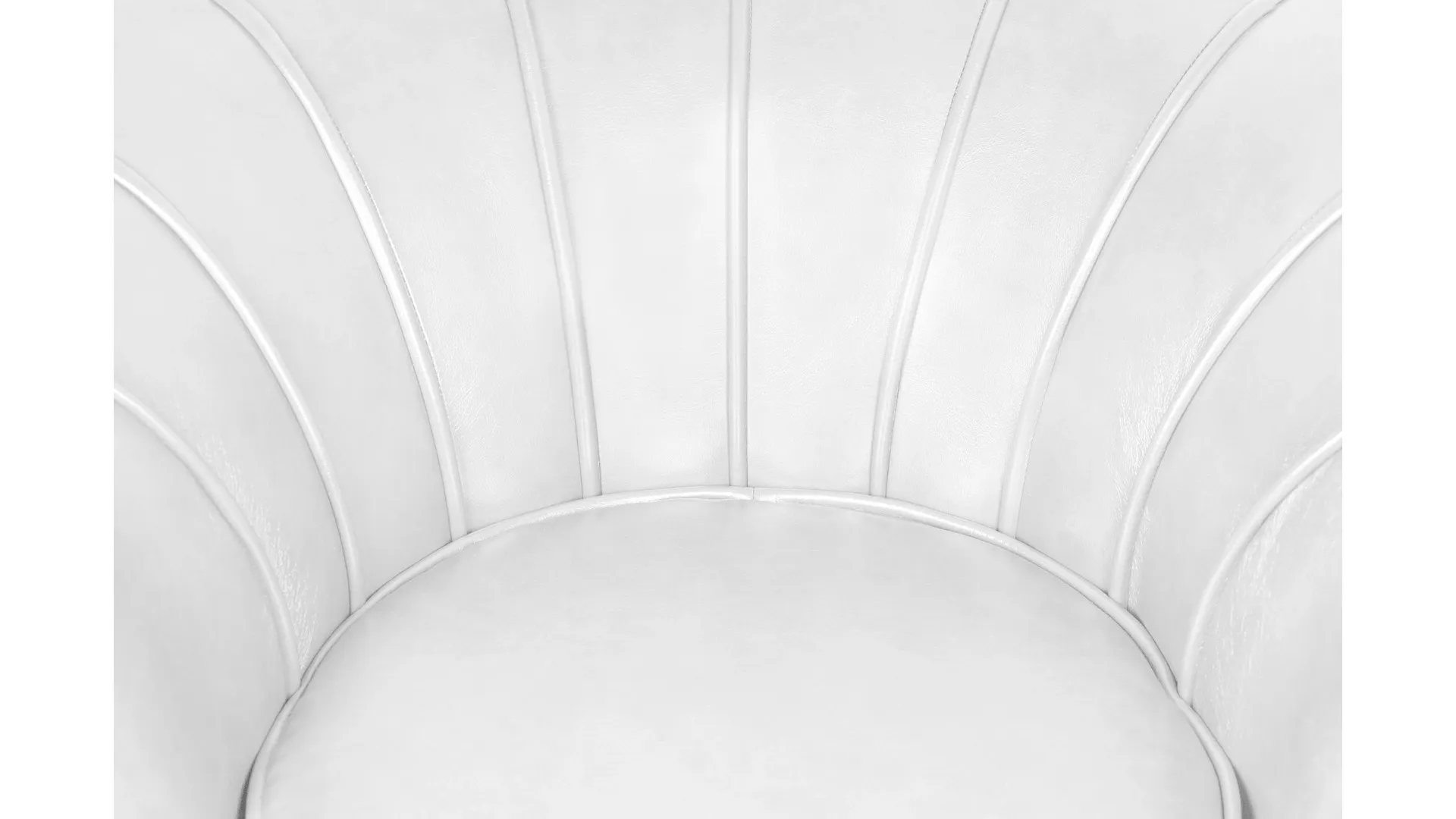 Низкое кресло ракушка Pearl White на черных ножках в интерьере