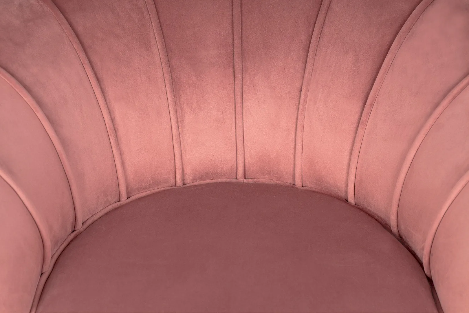 Низкое кресло ракушка Pearl Pink V3 в интерьере в Москве Низкое кресло ракушка Pearl Pink V3 в интерьере