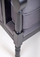 фото Классическое кресло Colin Grey в интерьере