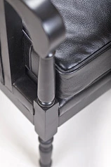 фото Классическое кресло Colin Black Leather в интерьере