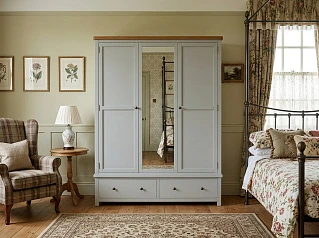 фото Шкаф двустворчатый широкий "Жуль Верн (Jules Verne)" серый арт JV26ETGG в интерьере