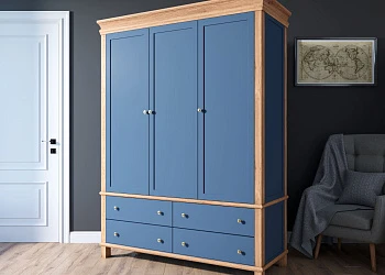 Шкаф трехстворчатый 