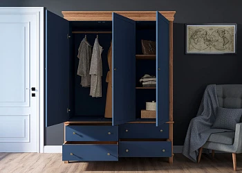 Шкаф трехстворчатый 