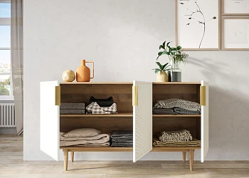 Комод с тремя дверками 