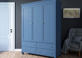 Шкаф трехстворчатый в стиле Кантри 