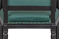 Мягкий стул с подлокотниками Runako Green в интерьере