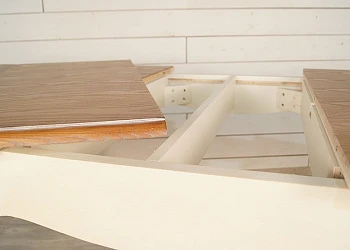 Раскладывающийся обеденный стол 